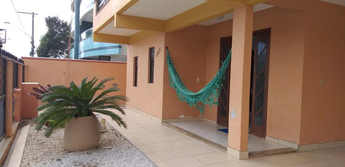 Casa 02 Dorm Na Rua Salmao Villa Бомбиняс Екстериор снимка