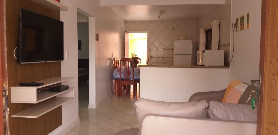 Casa 02 Dorm Na Rua Salmao Villa Бомбиняс Екстериор снимка