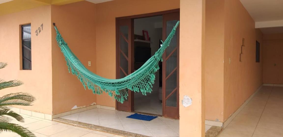 Casa 02 Dorm Na Rua Salmao Villa Бомбиняс Екстериор снимка