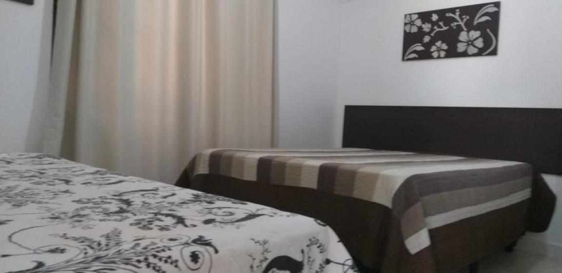 Casa 02 Dorm Na Rua Salmao Villa Бомбиняс Екстериор снимка