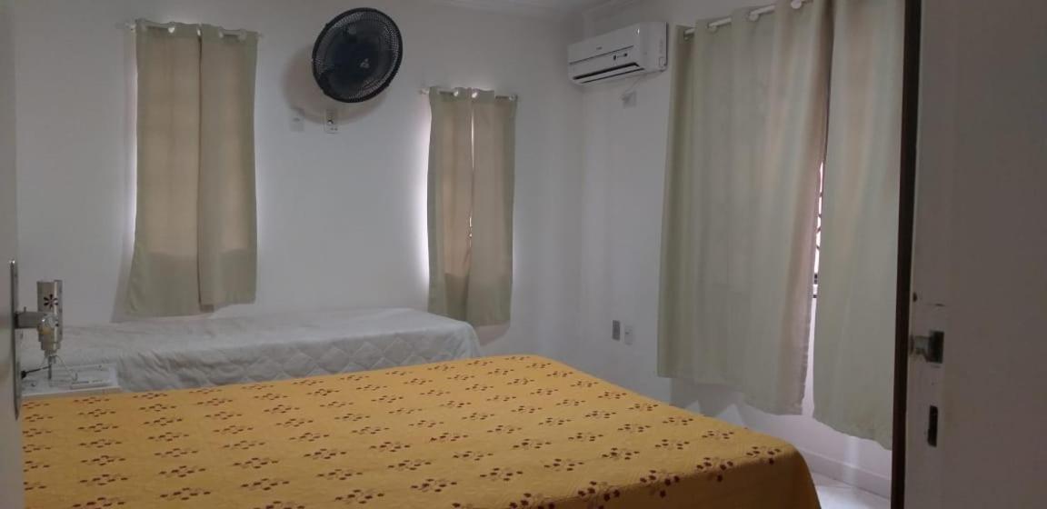 Casa 02 Dorm Na Rua Salmao Villa Бомбиняс Екстериор снимка