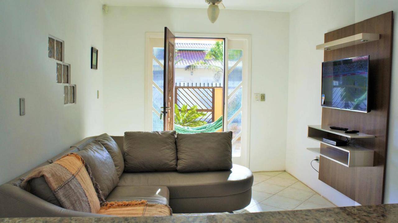 Casa 02 Dorm Na Rua Salmao Villa Бомбиняс Екстериор снимка