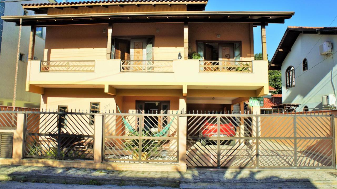 Casa 02 Dorm Na Rua Salmao Villa Бомбиняс Екстериор снимка