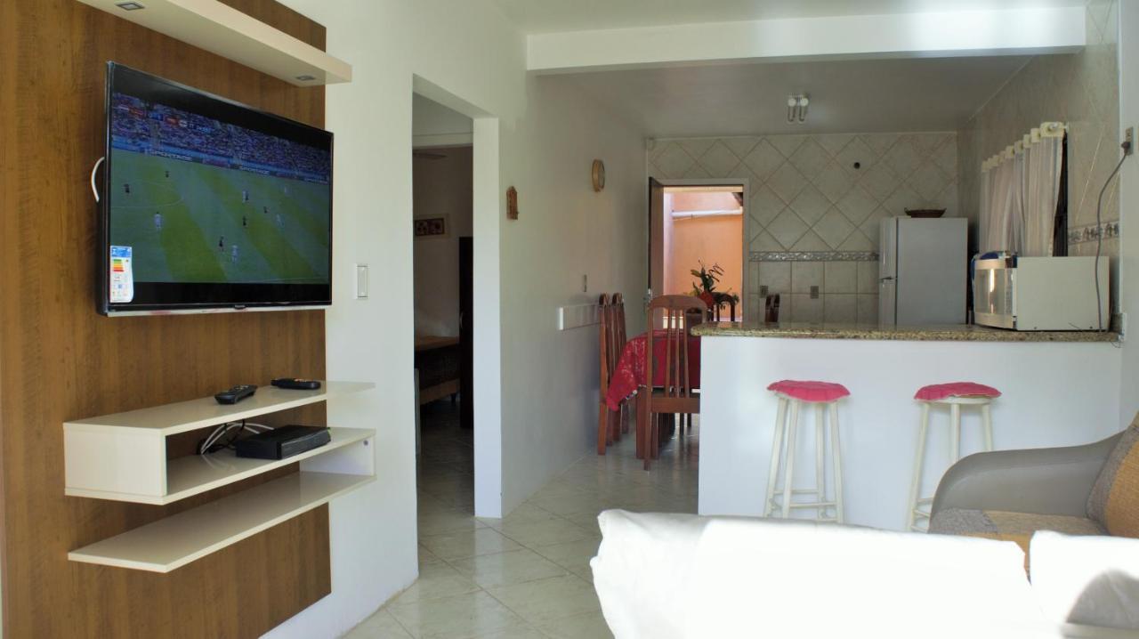 Casa 02 Dorm Na Rua Salmao Villa Бомбиняс Екстериор снимка